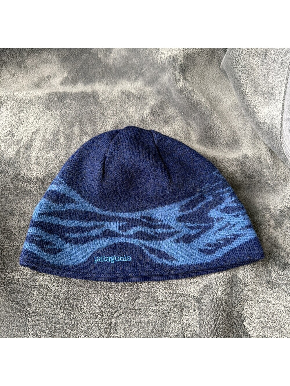 Patagonia Youth Beanie Blue OS Wolf and the Moon Pattern Wool Hat Reversible